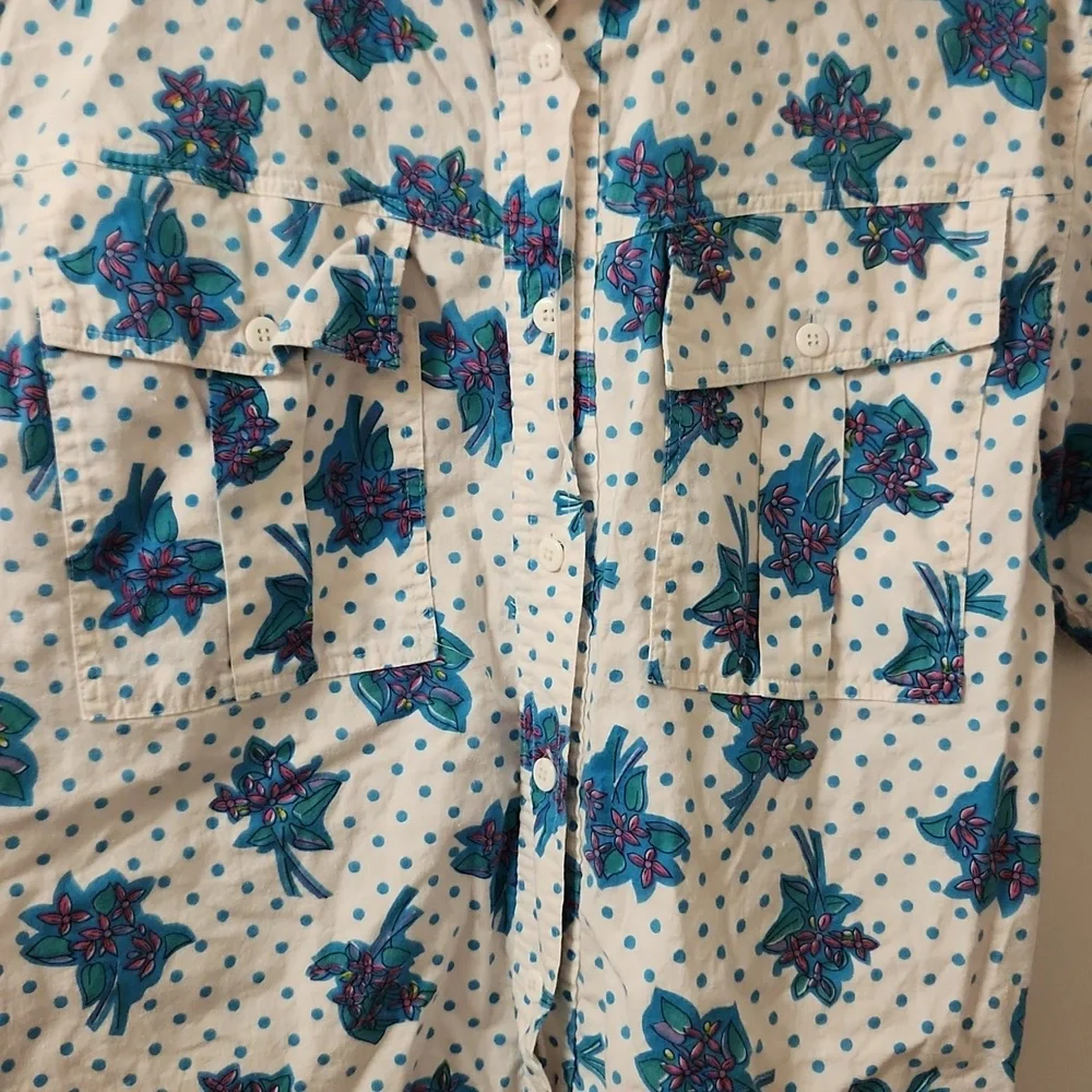 Vnt Kzk shorth sleeve button up size M